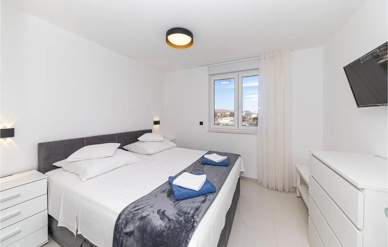 2 Bedroom Beautiful Apartment In Seget Donji Trogir