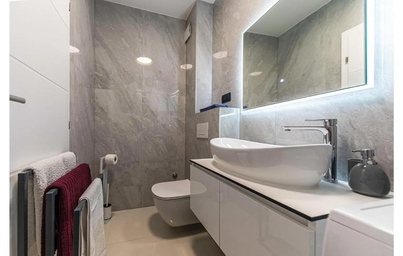 2 Bedroom Beautiful Apartment In Seget Donji Trogir